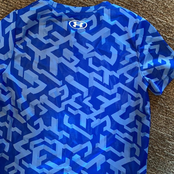 Under Armour HeatGear Shirt and Shorts - Picture 5 of 5